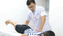 【媒体关注】暑假迎来青少年脊柱侧弯患者就诊高峰，医生提醒——别让“弯腰驼背”偷走孩子健康